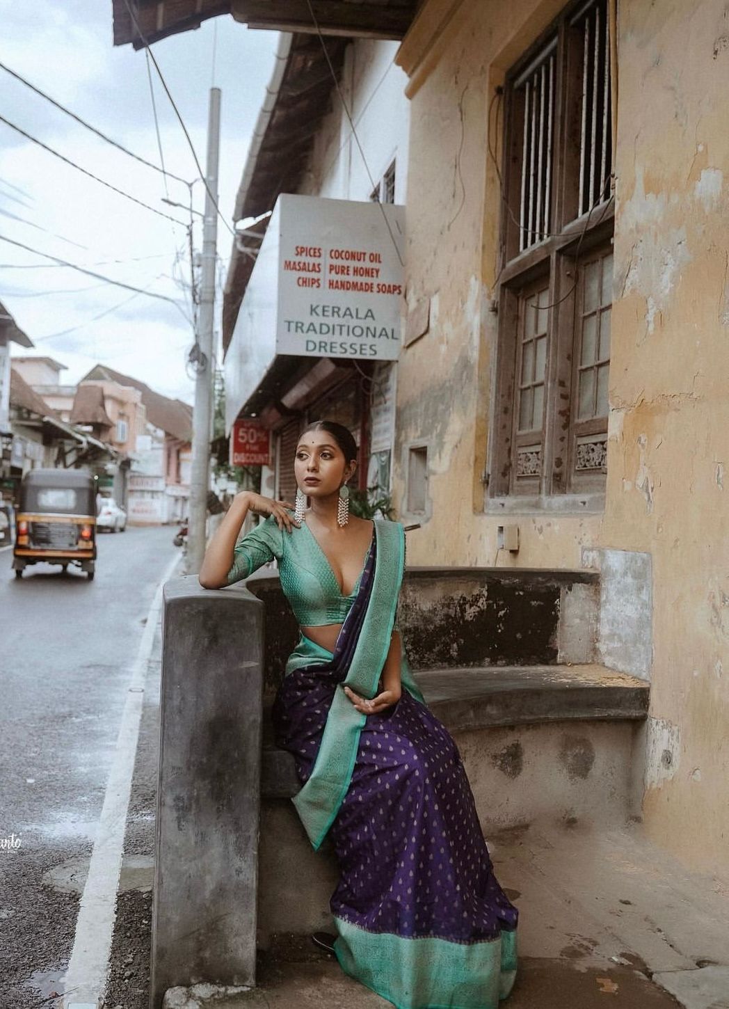 Banarasi Soft Silk Saree With Gold Zari Weaving Work